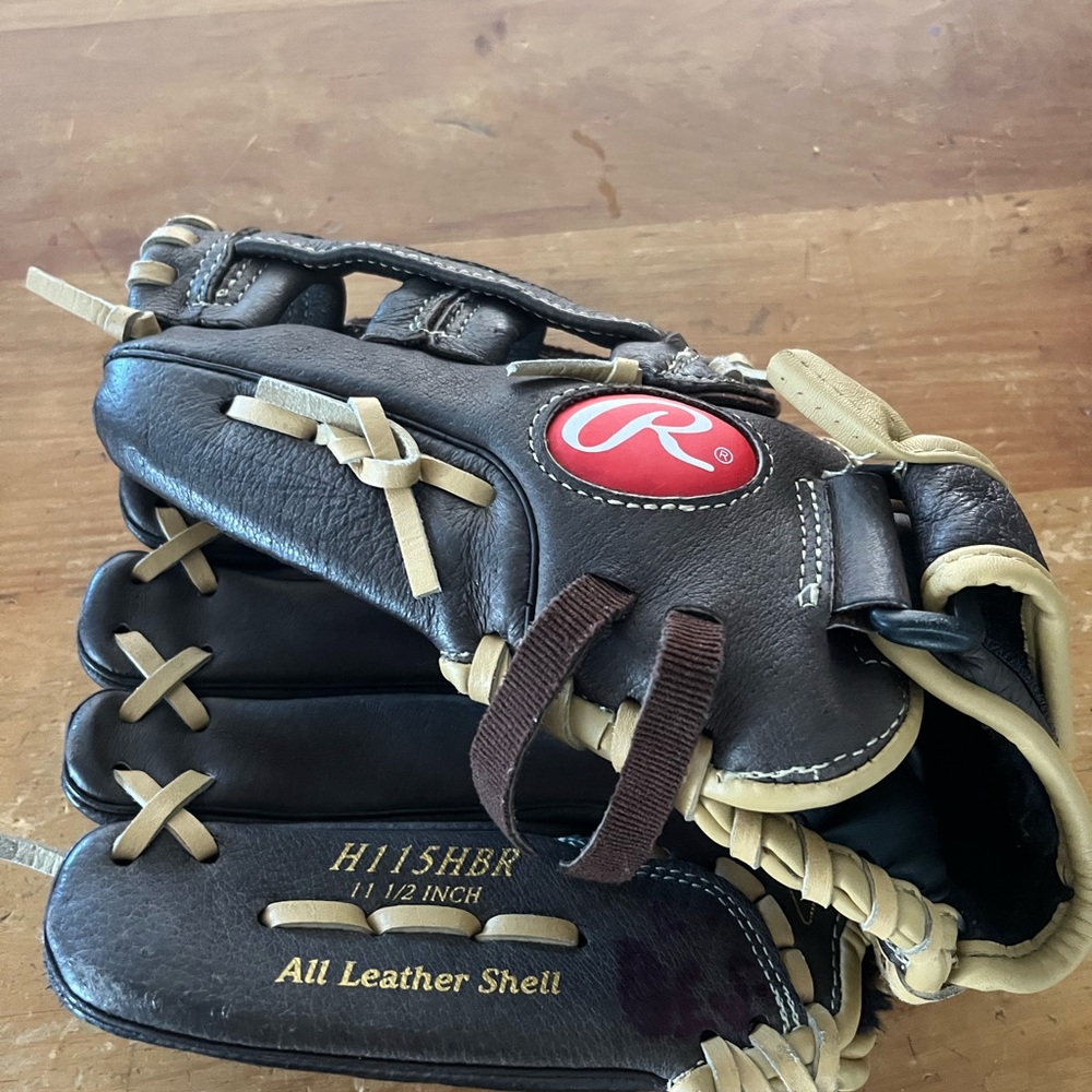 Rawlings 11 1/2 inch baseball glove for Left-handed Throwers